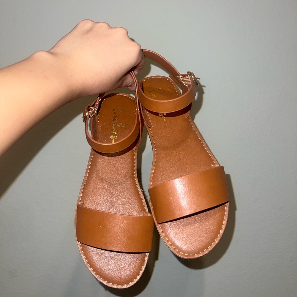 Lulus Tan sandals 🧡✨